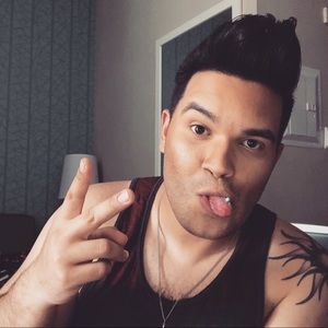 Meet your Posher, Emanuel